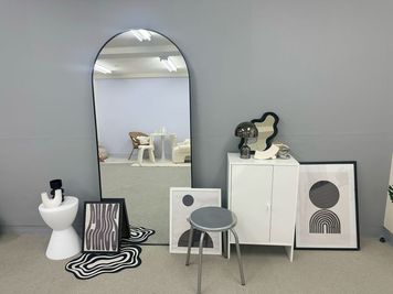 海外風レンタルスペースです🌙
モノトーンを基調としています❤︎
背景はグレーです。 - mh room の室内の写真