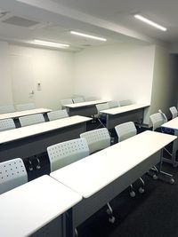貸会議室 Office+(アイレガリア) 会議室　、　レンタルスペースの室内の写真