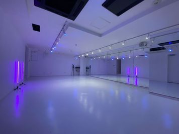 札幌中心部に1/3オープン！ 広々50㎡、メガドンキ隣りでアクセス抜群！！綺麗でオシャレな映えるスタジオ☆ - ZERO DANCE STUDIO ANNEXスタジオ