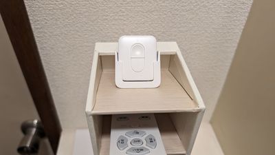 入室時の一括照明リモコンが玄関横にあります - レンタボン・江古田スタジオ 江古田スタジオ【エアコン・電子ピアノ付設・3.0畳】の設備の写真
