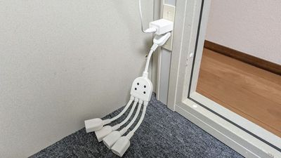 ドア下部に電源コンセント有
増設タップ付属してます - レンタボン・江古田スタジオ 江古田スタジオ【エアコン・電子ピアノ付設・3.0畳】の室内の写真