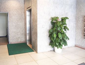 スタンダード会議室　秋葉原店 4階B会議室の入口の写真