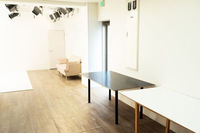 物撮りに最適な机も、無償で使用可能です。 - SHIROHORI STUDIO BOKU WHITEの室内の写真