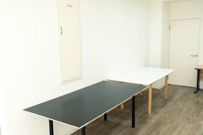 物撮りに最適な机も、無償で使用可能です。 - SHIROHORI STUDIO BOKU WHITEの室内の写真