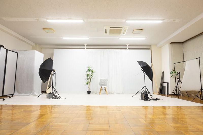 【ばるこのスタジオ】白壁白床。自然光で撮影できるレンタルスタジオ - 【ばるこのスタジオ】広々70㎡の自然光で撮影できる大型スタジオ