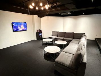 【ゆったりできるスペース】 - 【閉店】Lounge-R 六本木 【閉店】Loung-R 六本木の室内の写真