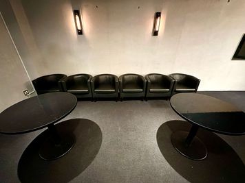 【収容人数：着席14名、半立食40名】 - Lounge-R 六本木 Loung-R 六本木の室内の写真