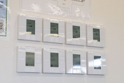 【空調は室内に全部で8つあるので、細かく室温調整が可能です】 - TIME SHARING 新宿御苑前 壱丁目参番館 8Aの設備の写真