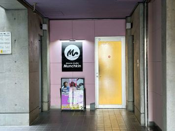 スタジオ入り口 - ダンススタジオマンチカン 鏡・音響・照明 ・ダンス用床 完備　レンタルスタジオの入口の写真