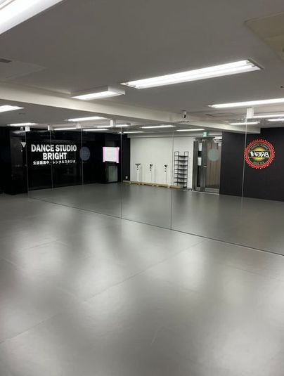 ダンススペース　11m×5.4m
天井高　2m242㎝
バレエのリフトは出来ません。 - DANCE STUDIO BRIGHT レンタルスタジオの室内の写真