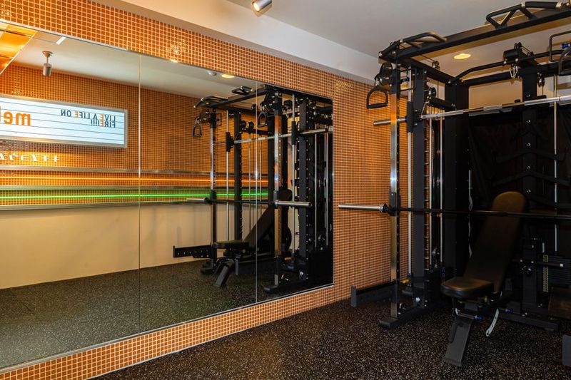 mela gym（メラジム）吉祥寺店 - mela gym（メラジム）吉祥寺店