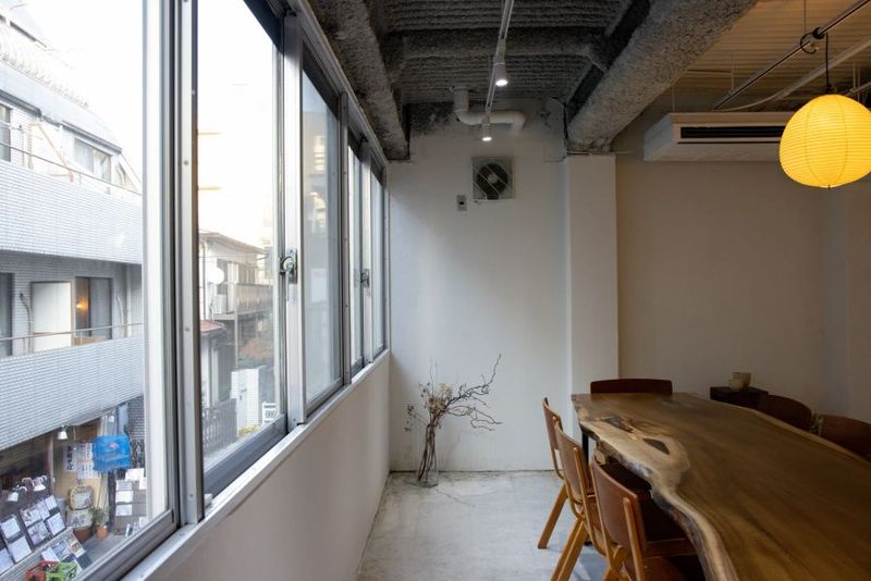 スタジオ汽水【代々木上原駅0.5分】白壁/自然光/コンクリ床 - 汽水