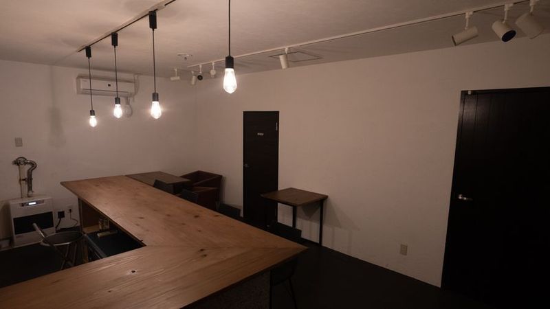 カフェバースペース(照明A) - ROOST レンタルカフェバー・キッチンスペースの室内の写真