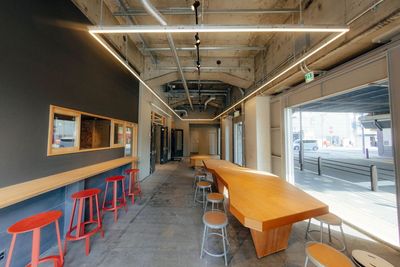 外の待合スペースにはゆったりと座っていただけるbarスペースも - Yogibo META VALLEY ライブハウス、劇場のその他の写真