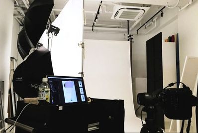 3×3mの紗幕を使ってソフトな光が作れます。 - スタジオBIANCA表参道 機材費コミコミのキャンペーン価格！レンタル撮影スタジオの室内の写真