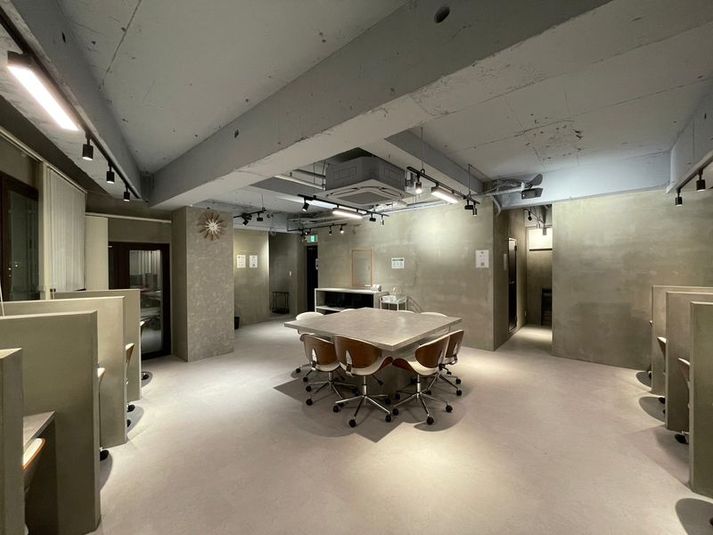 ワーキングスペース THE KAMAKURA KADO 貸し会議室・レンタルスペースの室内の写真