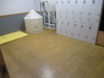 広い床 - スペースレンタル相模原 ３０８号室の室内の写真