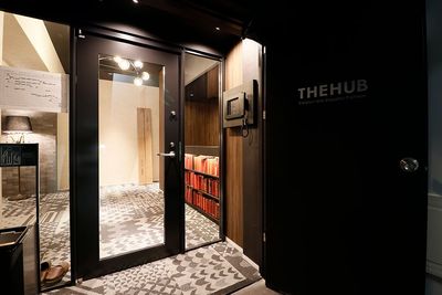 THE HUB 南青山 コワーキングスペース【会話可能エリア】の室内の写真