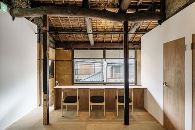 左手奥が階段を上がってきた所です - 京都湾処／KYOTOWANDの入口の写真