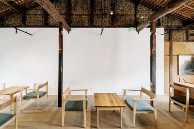 カフェ営業時にはカフェ・ギャラリースペースとなっています - 京都湾処／KYOTOWANDの室内の写真