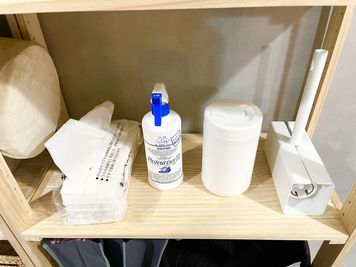 ・除菌スプレー
・除菌シート
・コロコロ
・ペーパーシート - SalonIvy新宿1号店の室内の写真