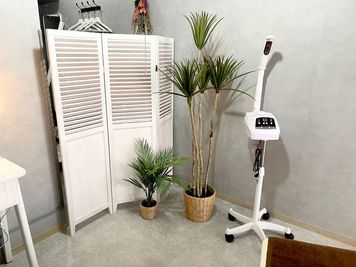 ・オゾンフェイシャルスチーマー（7エステ製）・観葉植物・パーテーション - SalonIvy新宿1号店の室内の写真