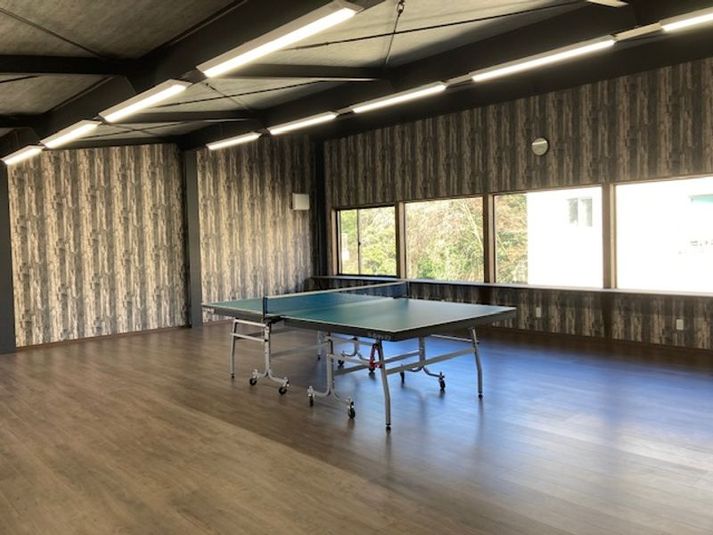 十分なスペースで卓球もできます♪ - レンタルスペース本丸 多目的スペースの室内の写真