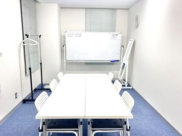 【新横浜駅から徒歩３分】最⼤ 6名🌟無線Wi-Fi有🌟 小規模の会議・打ち合わせに最適！ - スタンダード会議室　新横浜店