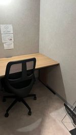 半個室内 - いいオフィス南越谷 【P-12】1名個室（天井空きあり）※予約時間前は入室不可の室内の写真