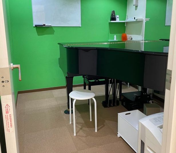 防音室でグランドピアノ練習、レッスン利用◎ - エスポワール音楽スタジオ