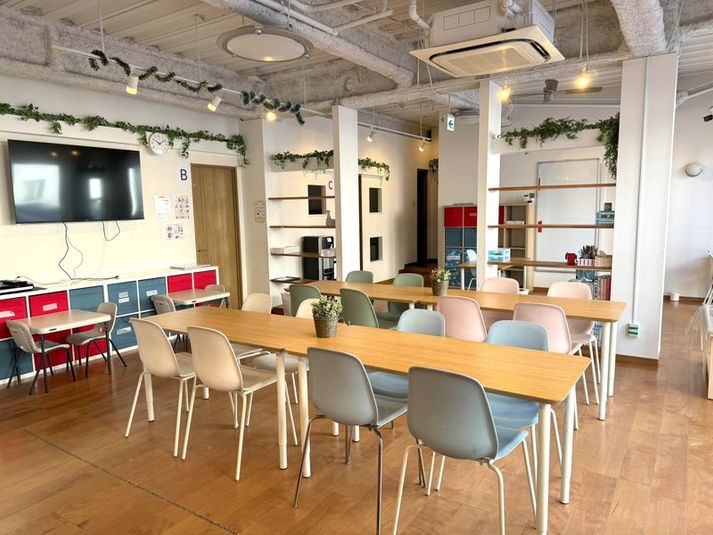 【ラウンジルーム】レンタルスペース（～30名） - ウィズダムアカデミー三鷹吉祥寺校