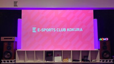 大画面の110インチのモニター💖
映画やアニメなど大画面、大音量で鑑賞出来ます😊 - E-SPORTS CLUB KOKURA ゲーム・パーティースペースの設備の写真