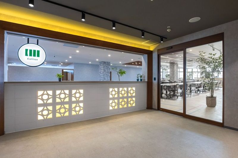 6名会議室【天井空きあり】 - いいオフィス豊見城