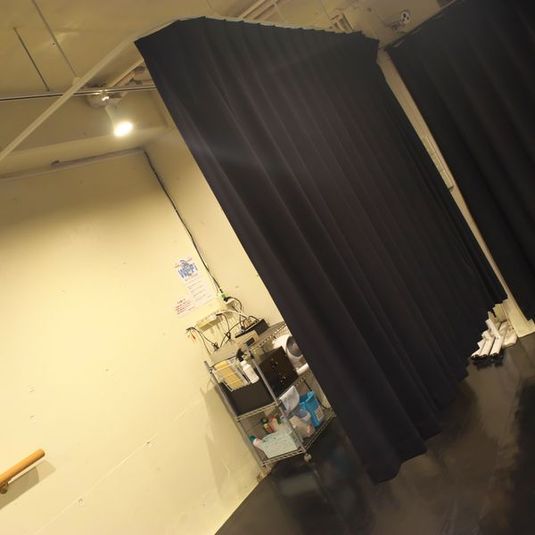 床がリノリウムの多目的スタジオ - asobiba studio