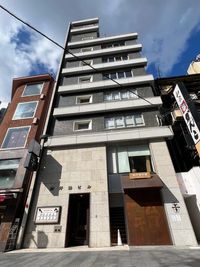 三条通りに面した好立地 - 男前倶楽部 レンタルサロンの外観の写真