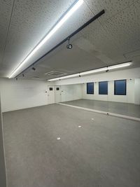 ライト調節可能。 - hops レンタルスタジオ　貸し会議室　の室内の写真