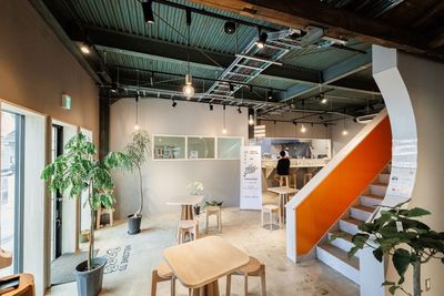 飲食営業許可・惣菜製造許可を取得したオープンキッチンと菓子製造許可を取得した菓子工房があるシェアキッチンです - 食の交流拠点「るるるる」
