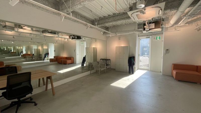 【両面鏡張り】IRODORU / Private Salon - IRODORU Private Salon