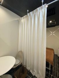 仕切りのカーテン有り - S.CLEAR 西梅田・北新地駅から徒歩5分◎レンタルサロンの室内の写真