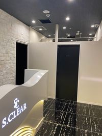 貸し出し部屋の上部は空きがございます - S.CLEAR 西梅田・北新地駅から徒歩5分◎レンタルサロンの入口の写真
