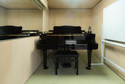 レンタルスペースALBE 名駅防音室グランドピアノ練習室(A)の室内の写真