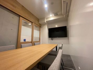 U-make南品川 U-make workspace　B1F会議室の室内の写真