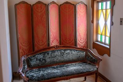 2F洋室 カウチソファー - 千駄木ヴィンテージスタジオ 【商用写真撮影】外観も撮影できる本格的洋館撮影スタジオ の室内の写真
