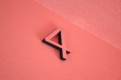 当施設はTORIRONビル2の4Fにございます！ピンク色の建物を目印にお越し下さい🩷 - E-SPORTS CLUB KOKURA ゲーム・パーティースペースの外観の写真