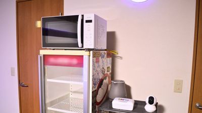 電気ケトル、電子レンジ、冷蔵庫もございます😊
※冷凍室はございません。 - E-SPORTS CLUB KOKURA ゲーム・パーティースペースの設備の写真