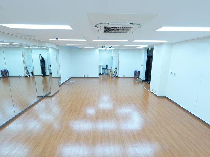 全身鏡ありダンススタジオ - リアクション2MANA