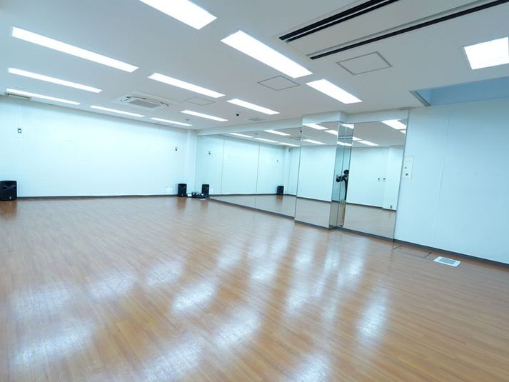 広々65㎡ - リアクション2MANA 全身鏡ありダンススタジオの室内の写真
