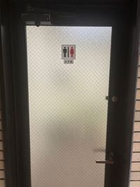 トイレあり（男性用、個室1つ） - リアクション2MANA 全身鏡ありダンススタジオの室内の写真
