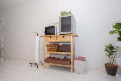電子レンジ、冷蔵庫、タオルウォーマー - レンタルサロンCOTAの設備の写真