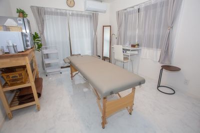 メイン施術ルーム - レンタルサロンCOTAの室内の写真